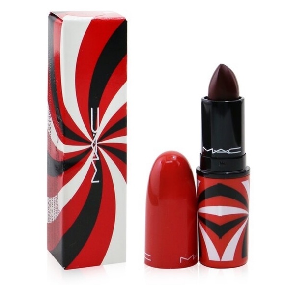 MAC • Hypnotizing Holiday Matte Lipstick ‘Magic Charmer’ - Picture 6 of 10